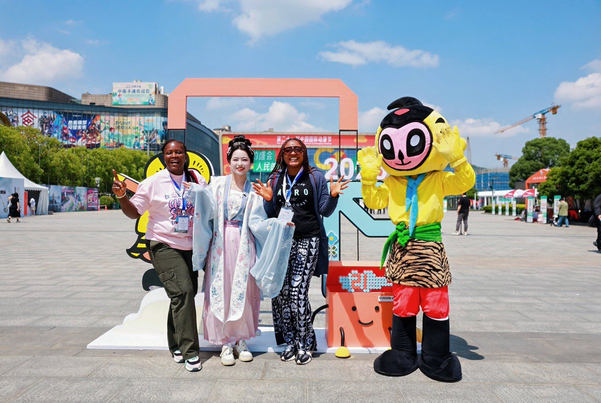 CICAF_official's tweet image. Today is the day! 🥺 The robot boxer from #UnitreeRobotics as a showstopper🤖🥊, #cosplay of various IP such as #ErlangShen, #HelloKitty and #BlackMythWukong can be found at the #21stCICAF main venue! What are U waiting for?🏃 #CICAF #Festival #CreativeHangzhou