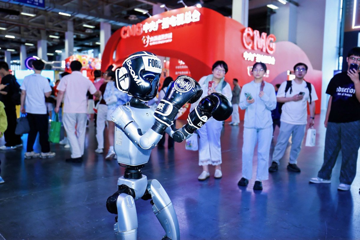 CICAF_official's tweet image. Today is the day! 🥺 The robot boxer from #UnitreeRobotics as a showstopper🤖🥊, #cosplay of various IP such as #ErlangShen, #HelloKitty and #BlackMythWukong can be found at the #21stCICAF main venue! What are U waiting for?🏃 #CICAF #Festival #CreativeHangzhou