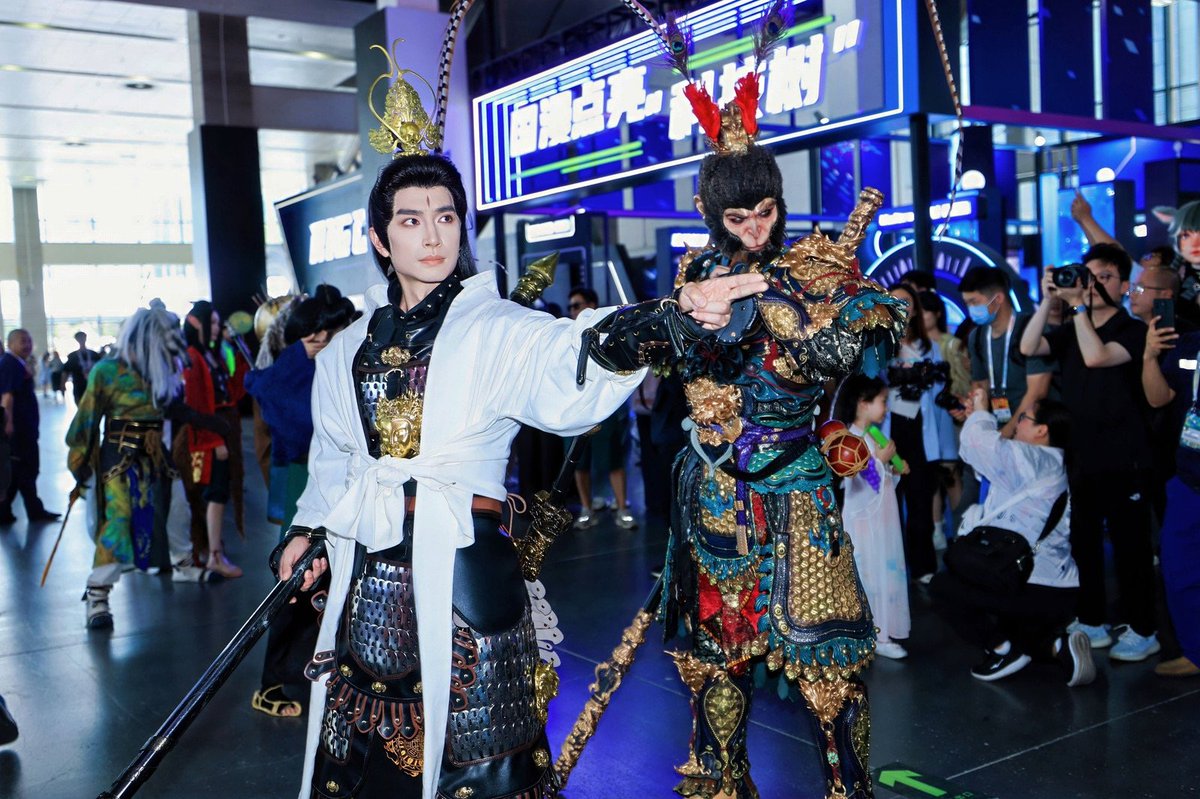 CICAF_official's tweet image. Today is the day! 🥺 The robot boxer from #UnitreeRobotics as a showstopper🤖🥊, #cosplay of various IP such as #ErlangShen, #HelloKitty and #BlackMythWukong can be found at the #21stCICAF main venue! What are U waiting for?🏃 #CICAF #Festival #CreativeHangzhou