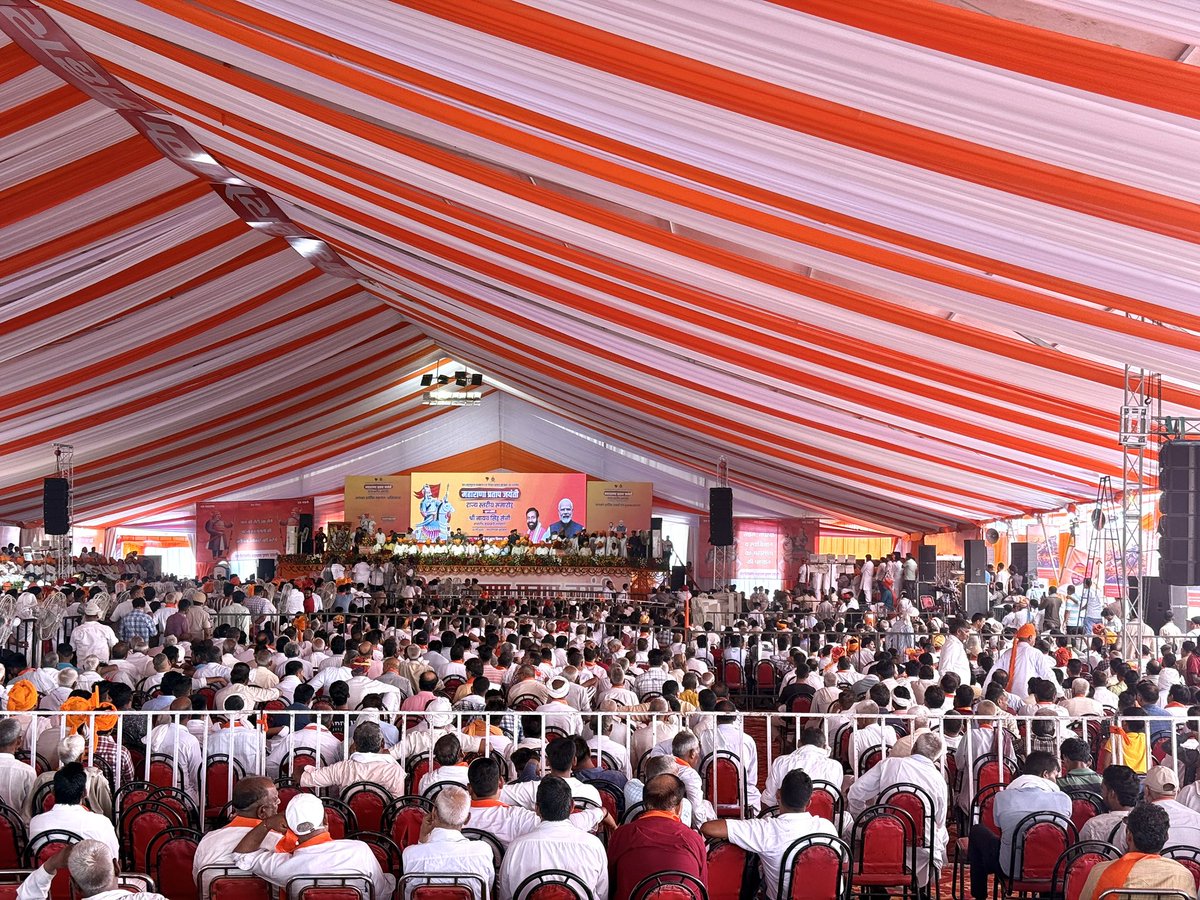 RavindraBhati__'s tweet photo. आज हरियाणा राज्य के करनाल जिले स्थित सालवान में आयोजित राज्य स्तरीय “वीर शिरोमणि महाराणा प्रताप जयंती समारोह” में सहभागिता करने का सौभाग्य प्राप्त हुआ। यह कार्यक्र�� न केवल वीरता और आत्मबल के प्रतीक महाराणा प्रताप जी के जीवन को स्मरण करने का अवसर था, बल्कि उनकी राष्ट्रभक्ति, स्वाभिमान एवं स्वतंत्रता के प्रति अटूट संकल्प को भी जन-जन तक पहुंचाने का एक सशक्त माध्यम बना।

महाराणा प्रताप भारतीय इतिहास के ऐसे अप्रतिम योद्धा हैं, जिनकी दृढ़ निष्ठा, मातृभूमि के प्रति समर्पण एवं अद्वितीय नेतृत्व क्षमता आज भी हम सभी के लिए प्रेरणास्त्रोत है। वे न केवल मेवाड़ क�� अस्मिता के रक्षक रहे, बल्कि उन्होंने समूचे भारतवर्ष को आत्मसम्मान और स्वतंत्रता की भावना का संदेश दिया।

इस गरिमामय अवसर पर हरियाणा के माननीय मुख्यमंत्री श्री नायब सिंह सैनी जी सहित अनेक विशिष्ट अतिथि भी कार्यक्रम में उपस्थित रहे।

@NayabSainiBJP