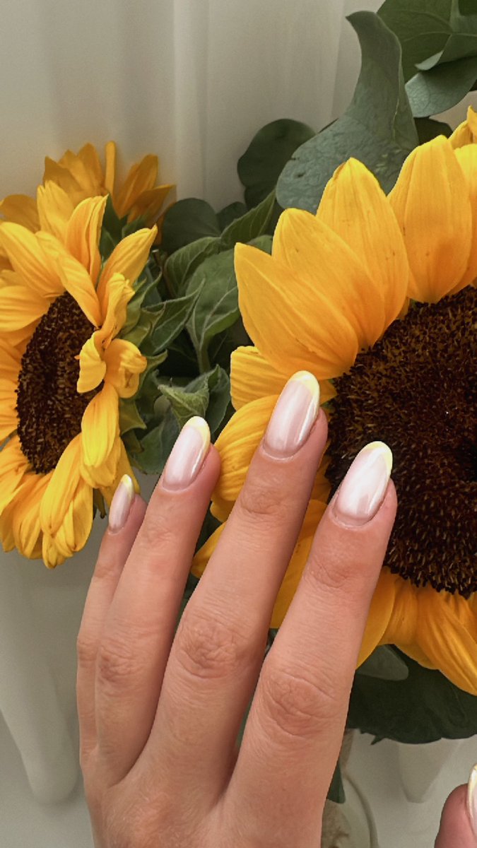 saagharsaber's tweet photo. Just because it goes with my nails🌻 https://t.co/3yiMvEyPKL