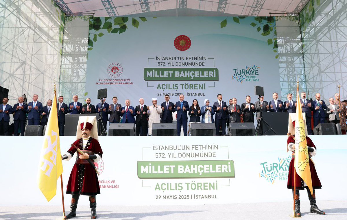 BreakingPoliti1's tweet photo. Bugün her biri titiz bir çalışmanın, yoğun bir gayretin ürünü olan 4 yeni millet bahçemizi göz bebeğimiz İstanbul’a kazandırdık.

Sadece İstanbul’da 5 milyon 579 bin metrekarelik alanı kapsayan 34 millet bahçemizi kullanıma açtık, 20 millet bahçemizin de yapımı sürüyor. https://t.co/8RmITYNANq