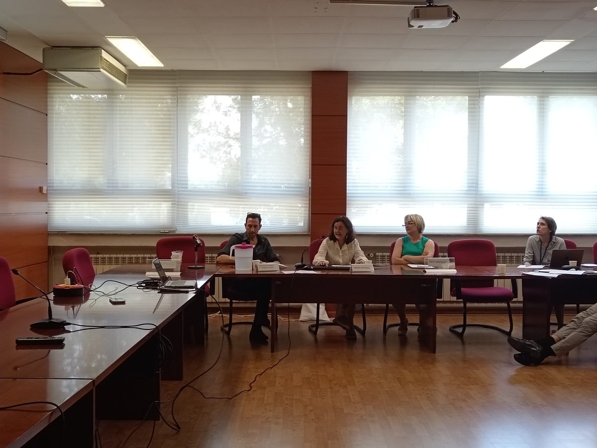 👉 Recepción Clásica y Dictaduras Europeas.

Toma la palabra Carmen González Vázquez:

“Totalitarismo, censura, resistencia y libertad: el radioteatro clásico en la Europa del siglo XX”.

<a href="/clas/">c j</a>