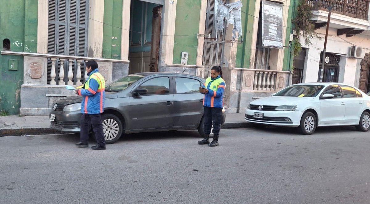 PrimiciaVirtual's tweet photo. Labran actas de infracción

Personal de la Dirección de Tránsito recorre las calles, en esta oportunidad por calle Congreso al 200 se labraron actas de infracción por vehículos mal estacionados. 
#transito #infraciones #Tucuman  #sanmigueldetucuman https://t.co/ntIKzfkOxe