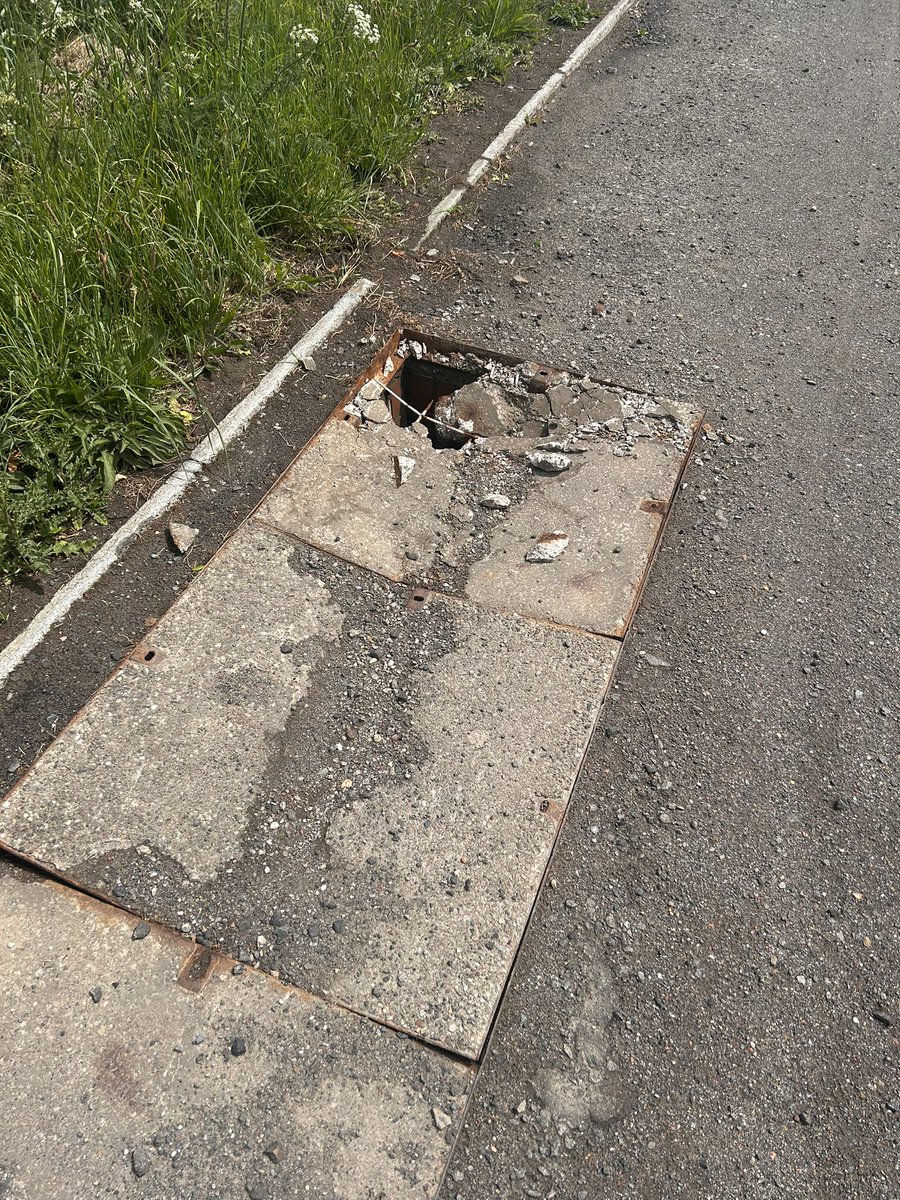 MurrToole's tweet photo. @MidHelp really dangerous hole in the path on the A7 in gorebridge. I nearly fell into it when out for a run. A child’s foot would definitely get caught so it needs repaired asap before someone is injured https://t.co/XRZdFdyUNd