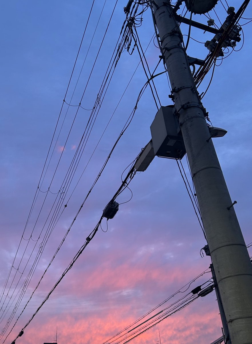 世界が終わりそうな色だ。