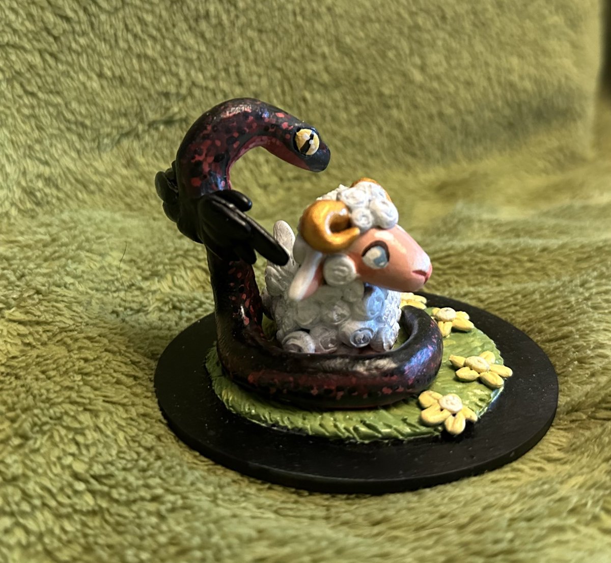 Val_TenTen's tweet image. #GoodOmens #GoodOmensFanArt #handmade #figure #ArtistOnTwitter #artwork