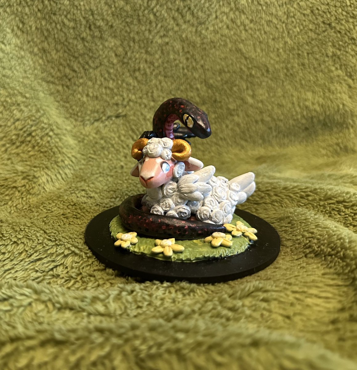 Val_TenTen's tweet image. #GoodOmens #GoodOmensFanArt #handmade #figure #ArtistOnTwitter #artwork