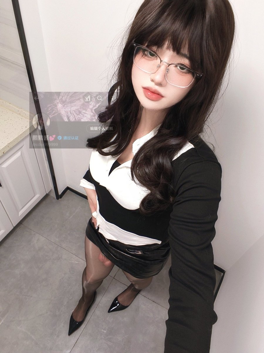 什么东西露出来了🙈
#伪娘の日常 #男の娘 #雌堕