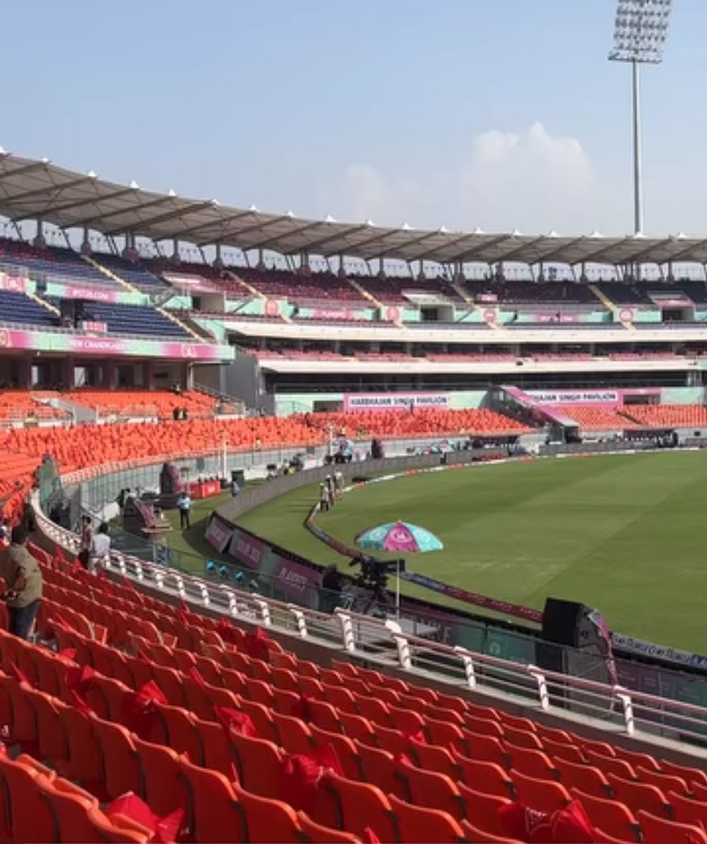 awkaaisha's tweet image. Playoffs considered as neutral, but now flags on every seat now ? Why???? @BCCI @IPL is it playoffs or just another league match where pbks do anything they want. This is so unfair. 🤬🤬🤬 #RCBvsPBKS