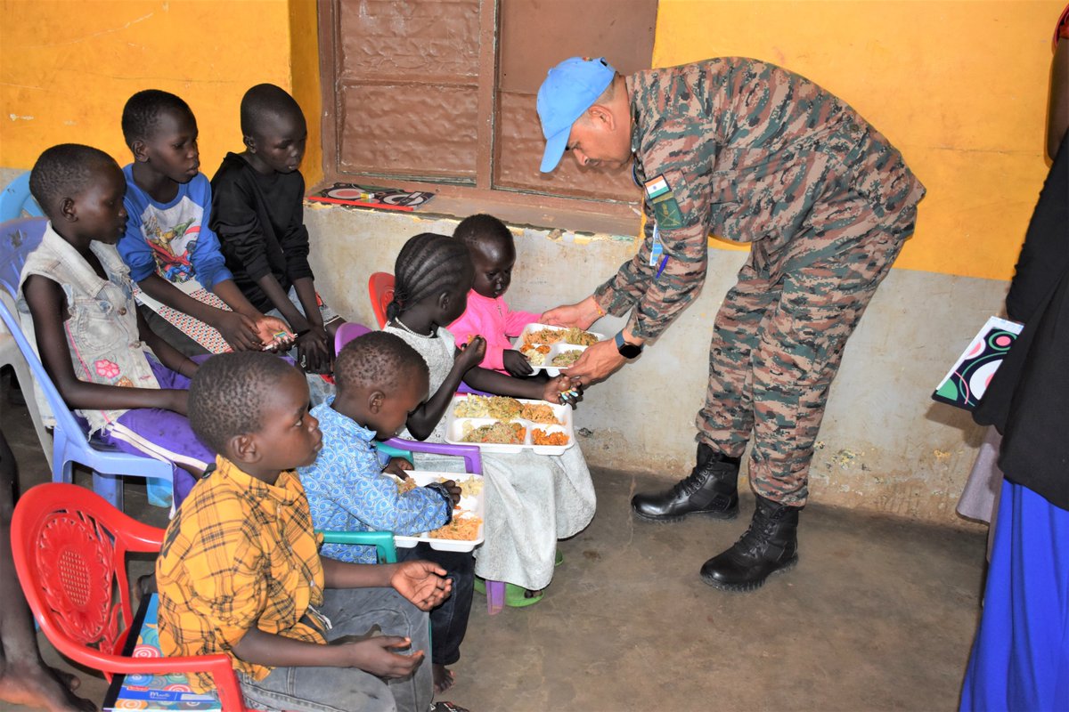 #UNMISS peacekeepers from #India 🇮🇳 donated sports equipment, stationery, clothes and food to more than 85 children living at the Orphanage Home in Juba 🇸🇸, #SouthSudan to support their education📚 and health.
#A4P