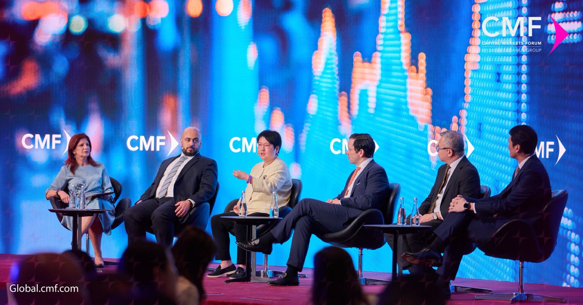 Capital Markets Forum (@scmf_sa) on Twitter photo ضمن #ملتقى_الأسواق_المالية25 - هونغ كونغ، عُقدت الجلسة الحوارية الثانية تحت عنوان "الجلسة الحوارية لرواد الأسواق المالية - سبل التمويل وتعزيز دور المؤسسات الاستثمارية"، حيث شارك نخبة من قادة القطاع المالي في نقاش حول سبل تمكين المستثمرين وتعزيز الشراكات المؤسسية. إذ ضمّت الجلسة ضمن #ملتقى_الأسواق_المالية25 - هونغ كونغ، عُقدت الجلسة الحوارية الثانية تحت عنوان "الجلسة الحوارية لرواد الأسواق المالية - سبل التمويل وتعزيز دور المؤسسات الاستثمارية"، حيث شارك نخبة من قادة القطاع المالي في نقاش حول سبل تمكين المستثمرين وتعزيز الشراكات المؤسسية. إذ ضمّت الجلسة