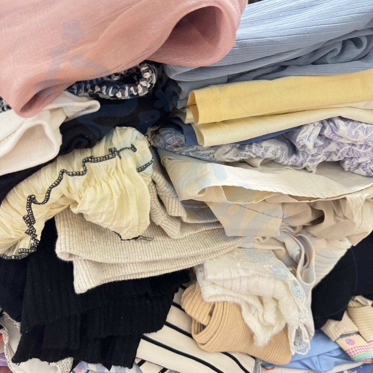 1721_peach's tweet photo. 🎀โล๊ะงานสะสมเค้าเอง cintage stylist กป กก มีเยอะ มีแจก📍
✨ลง 30/5 (19.30) 
📌ปักรีฟอล ลด 5.-
#ส่งต่อเสื้อผ้ามือสอง #เสื้อผ้ามือสอง #โล๊ะตู้ #โล๊ะตู้เสื้อผ้า #โล๊ะตู้เสื้อผ้ามือสอง #เสื้อผ้ามือ2 #cintageshop #stylistshop #bemingbkk #ส่งต่อเสื้อผ้า #ส่งต่อ #เสื้อผ้ามือสองสภาพดี https://t.co/GI9u1U8nPl