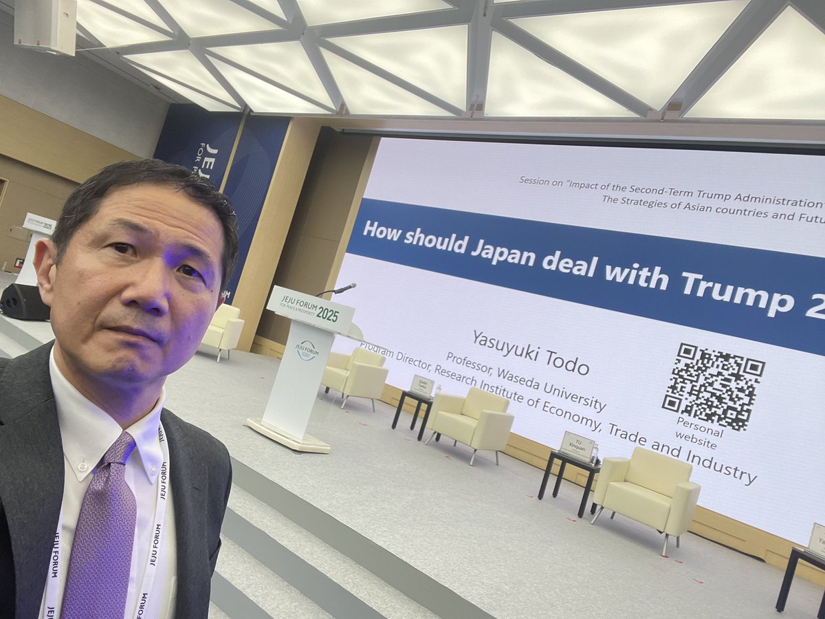 yastodo's tweet image. 韓国済州島のJeju Forumでトランプ政策に日本がどう対応していくべきか、さらにそのために日韓連携が大事だということをお話しさせていただいた。
ネクタイは高麗大学のJong Wha Lee先生にいただいた高麗大のオフィシャルタイ。韓国での発表の勝負服。