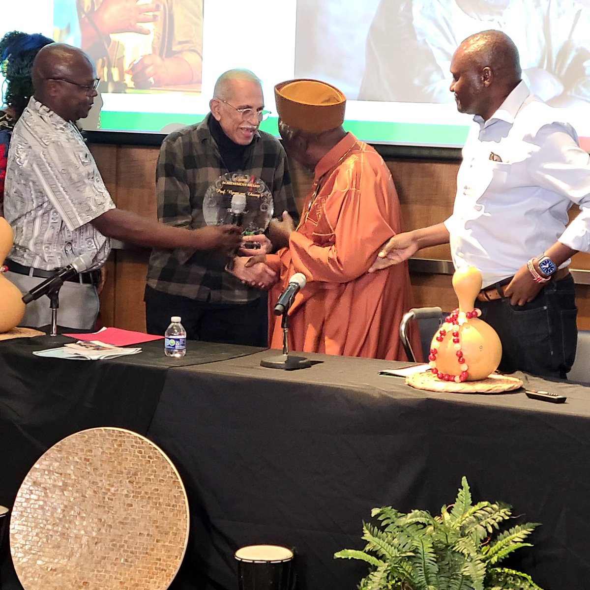 DrRoselynAkombe's tweet photo. There is no bigger honor than being celebrated by ordinary citizens. 

Although Mwalimu Ngugi was not awarded any State honors, even by @uonbi where he was a founding member of the Literature  Department, we ordinary Kenyans, celebrated him and showered him with love. https://t.co/bWTg1JKHRU