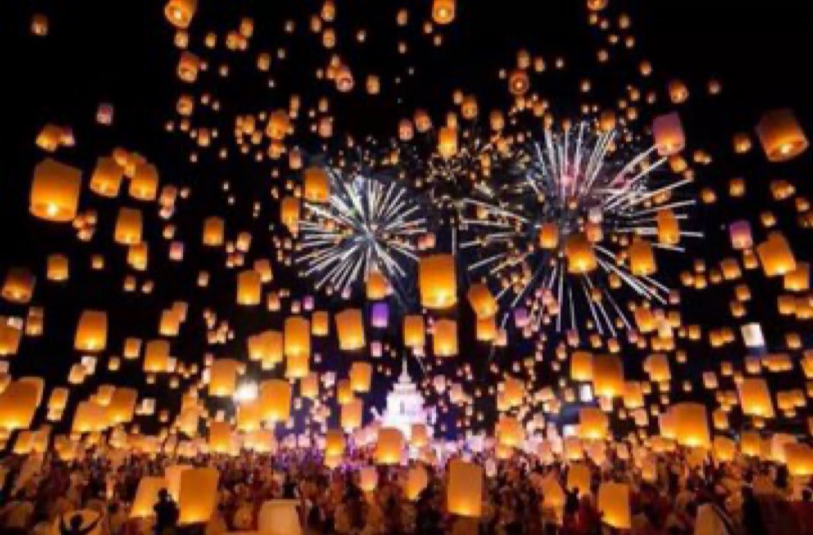 flight_chan's tweet photo. 【予算10万円】（3泊４日）

チェンマイ　in タイ🇹🇭

もう何回でも言う。ここは絶対死ぬ前に思い出す光景No. 1だと思う。チェンマイで毎年11月に催されてるランタンフェスティバル、2025年は11/5.6だから今すぐチケット取って。今すぐ！！！ https://t.co/nPrvj5MyDr