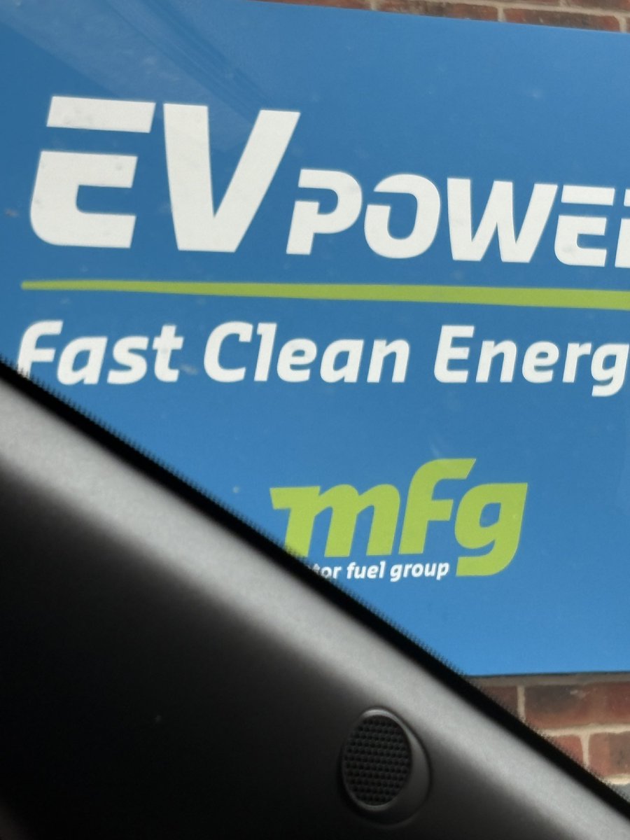 JoeHWebster's tweet photo. Currently @Esso_GB Hailing Down - under refurbishment. No manager on premises (is that legal where fuel is concerned?!) and unavailable for assistance.
Staff absent and unhelpful.
Waiting to be served…. https://t.co/yXomwY9QVZ