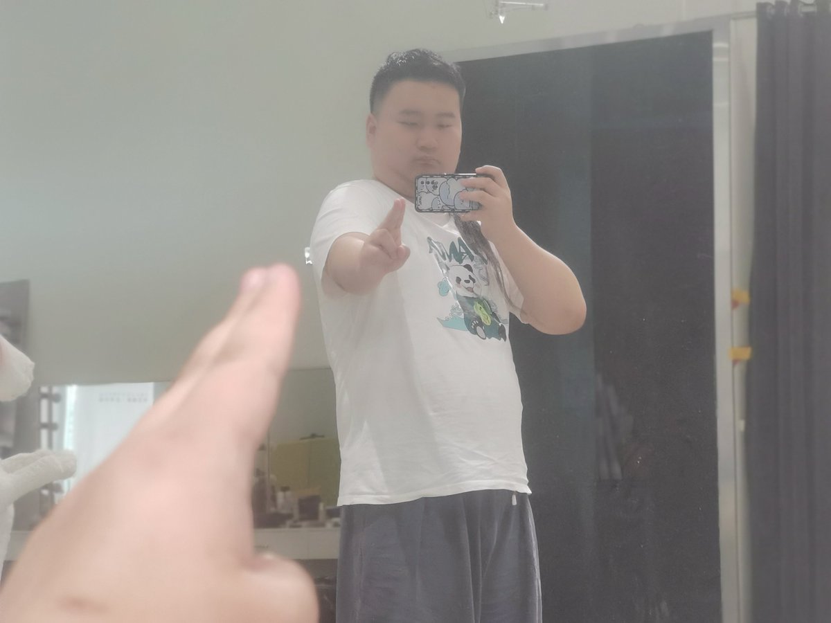 2425803027a's tweet photo. 《苦营生》
贫以贱做他人仆，阴晴圆缺日不休。
风雨不定银两少，苦把愁作胃中熬。 https://t.co/pI40jyg2Xl
