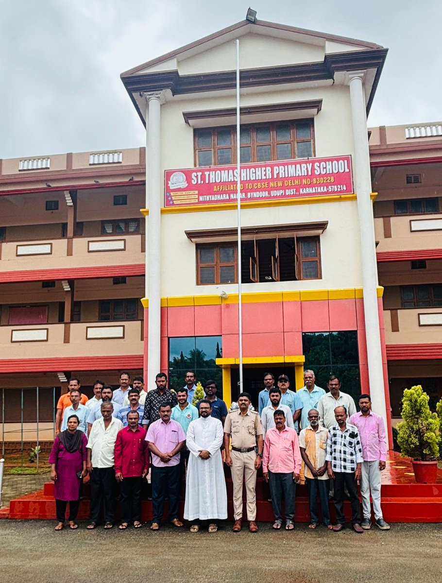 SP Udupi (@policeudupi) on Twitter photo ಬೈಂದೂರು ಪೊಲೀಸ್ ಠಾಣಾ ವ್ಯಾಪ್ತಿಯ ಸೆಂಟ್ ಥಾಮಸ್ ಶಾಲೆಗೆ ಭೇಟಿ ನೀಡಿ ಶಾಲಾ ಬಸ್ ಚಾಲಕರಿಗೆ ರಸ್ತೆ ಸಂಚಾರ ನಿಯಮಗಳು ಮತ್ತು ಶಾಲಾ ಬಸ್ ವೇಗಮಿತಿ ಬಗ್ಗೆ ವಾಹನದ ದಾಖಲೆಗಳ ಕುರಿತು ಮಾಹಿತಿ ನೀಡಿರುತ್ತಾರೆ.
<a href="/DgpKarnataka/">DGP KARNATAKA</a> <a href="/Rangepol_WR/">Western Range of Karnataka State Police, Mangaluru</a> <a href="/KarnatakaCops/">ಕರ್ನಾಟಕ ರಾಜ್ಯ ಪೊಲೀಸ್ Karnataka State Police</a> ಬೈಂದೂರು ಪೊಲೀಸ್ ಠಾಣಾ ವ್ಯಾಪ್ತಿಯ ಸೆಂಟ್ ಥಾಮಸ್ ಶಾಲೆಗೆ ಭೇಟಿ ನೀಡಿ ಶಾಲಾ ಬಸ್ ಚಾಲಕರಿಗೆ ರಸ್ತೆ ಸಂಚಾರ ನಿಯಮಗಳು ಮತ್ತು ಶಾಲಾ ಬಸ್ ವೇಗಮಿತಿ ಬಗ್ಗೆ ವಾಹನದ ದಾಖಲೆಗಳ ಕುರಿತು ಮಾಹಿತಿ ನೀಡಿರುತ್ತಾರೆ.
<a href="/DgpKarnataka/">DGP KARNATAKA</a> <a href="/Rangepol_WR/">Western Range of Karnataka State Police, Mangaluru</a> <a href="/KarnatakaCops/">ಕರ್ನಾಟಕ ರಾಜ್ಯ ಪೊಲೀಸ್ Karnataka State Police</a>