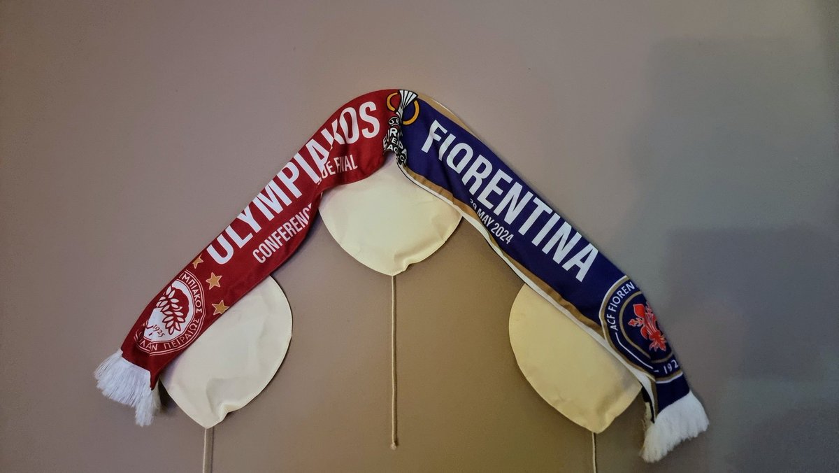BarleyKr's tweet photo. Ένα χρόνο μετά...
"Κρατήσαμε όμως πιστά και τα κασκόλ και τη σημαία μας ψηλά!"
#OlympiakosFC https://t.co/r96epP2UxM