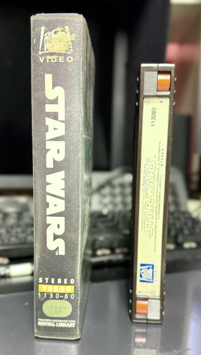 Star Wars home video saga
Chaque jour une édition random de la saga
J9
Star Wars 1982  UK
V2000 version location
#starwars
#physicalmedia
#homevideo