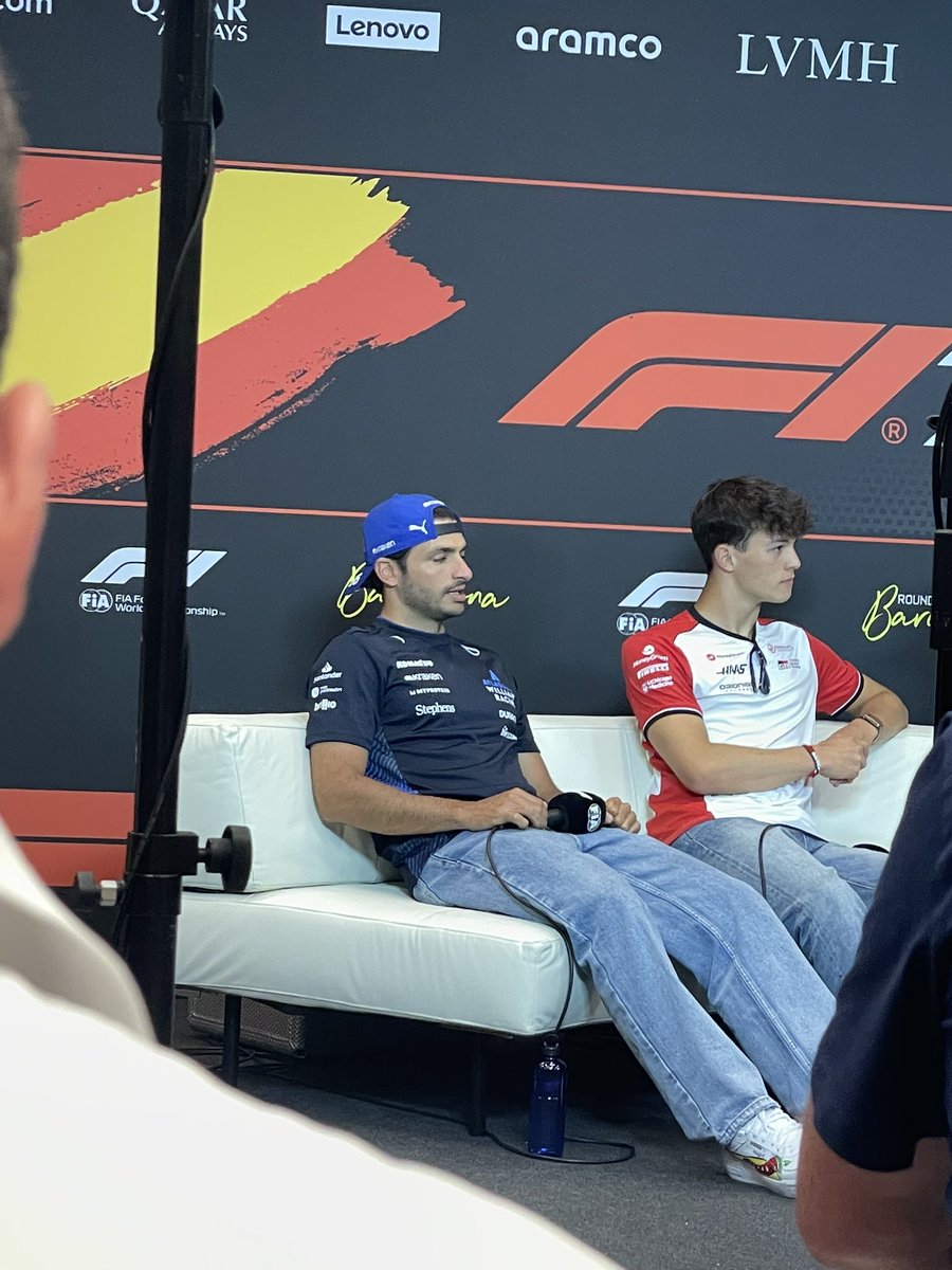 Antonio Lobato (@alobatof1) on Twitter photo Rueda de prensa de <a href="/Carlossainz55/">Carlos Sainz</a> que confiesa que si tuviera que elegir un circuito para el Williams no sería este. Al coche azul no le gustan las curvas largas de media velocidad. Rueda de prensa de <a href="/Carlossainz55/">Carlos Sainz</a> que confiesa que si tuviera que elegir un circuito para el Williams no sería este. Al coche azul no le gustan las curvas largas de media velocidad.