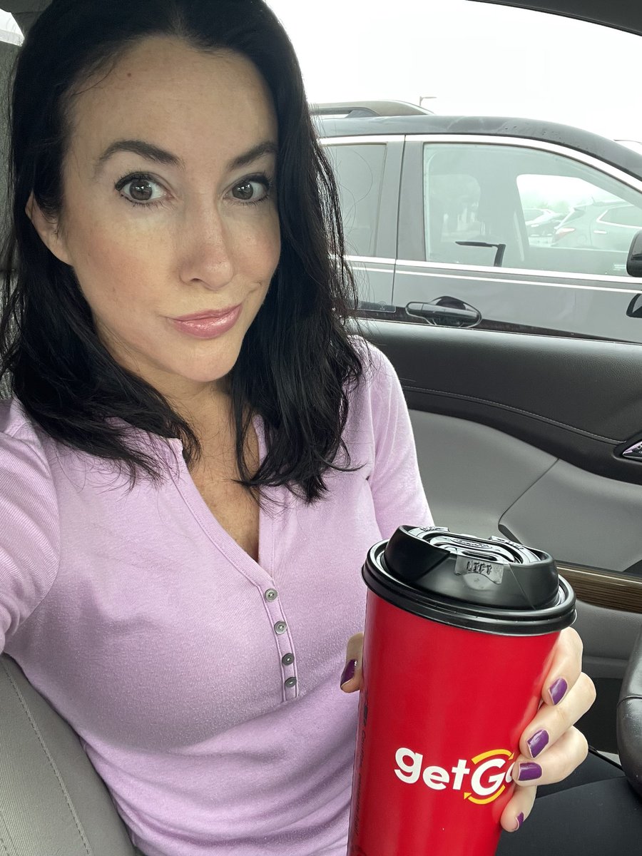 Hanging with the raisin girls tweet media