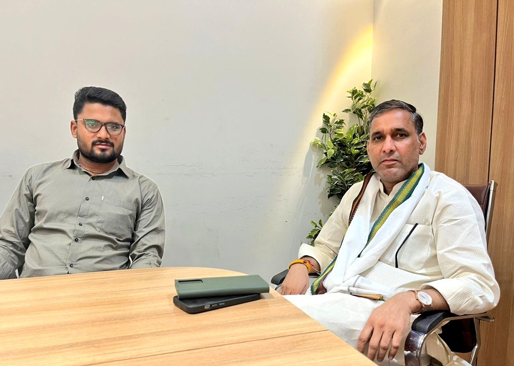 स्कूल व्याख्याता, वरिष्ठ अध्यापक, शिक्षक भर्ती, पुस्तकालयाध्यक्ष, NEW PTI, Lab Assistant, चिकित्सा विभाग की भर्तियों, बेरोजगारी भत्ता समेत बेरोजगारों के अन्य मुद्दों पर आगामी रणनीति को लेकर बड़े भाईसाहब भाजपा प्रवक्ता श्री अशोक सैनी <a href="/AshokSaini_BJP/">Ashok Saini</a> जी के साथ चर्चा हुई।