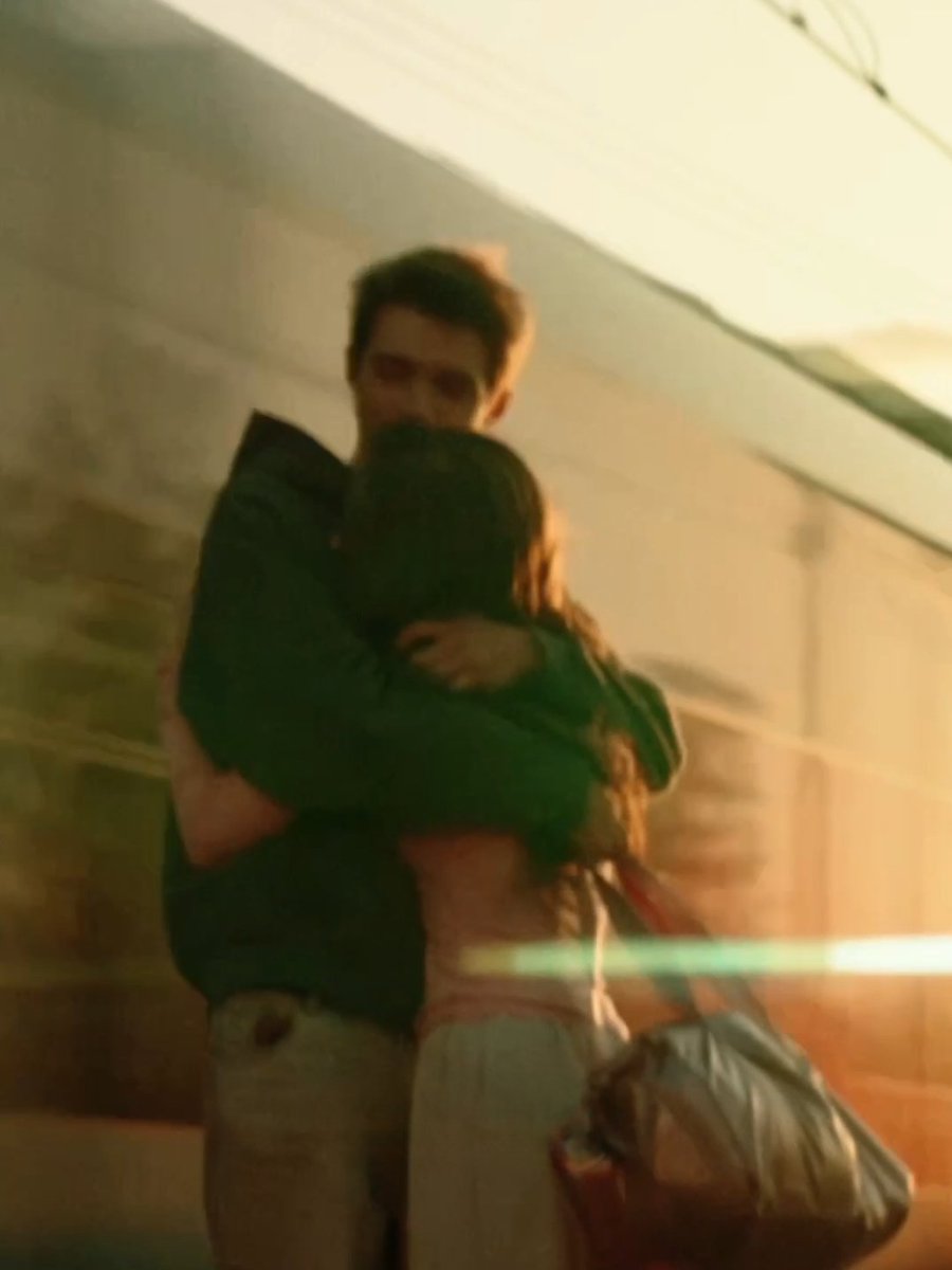 ⠀ ⠀ ⠀ ⠀ ⠀
⠀ ⠀ ⠀ ⠀ ⠀
Я растворяюсь в твоих глазах 
Мне нужен воздух срочно, так срочно 
Мои все рифмы для тебя они засядут очень прочно…
⠀ ⠀ ⠀ ⠀ ⠀