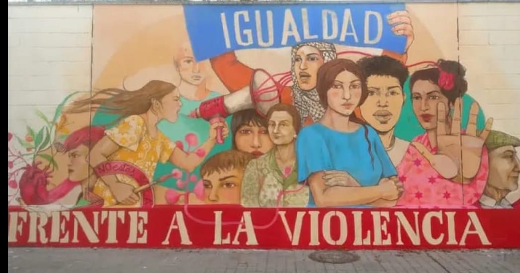 Hoy jueves 29 a las 19:30h en la plaza del Olivo concentración a favor de los valores democráticos de #convivencia #igualdad #paz y #diversidad k representa el mural creado por jóvenes del barrio y k ha sido violentado. Juntos somos más fuertes ante la barbarie