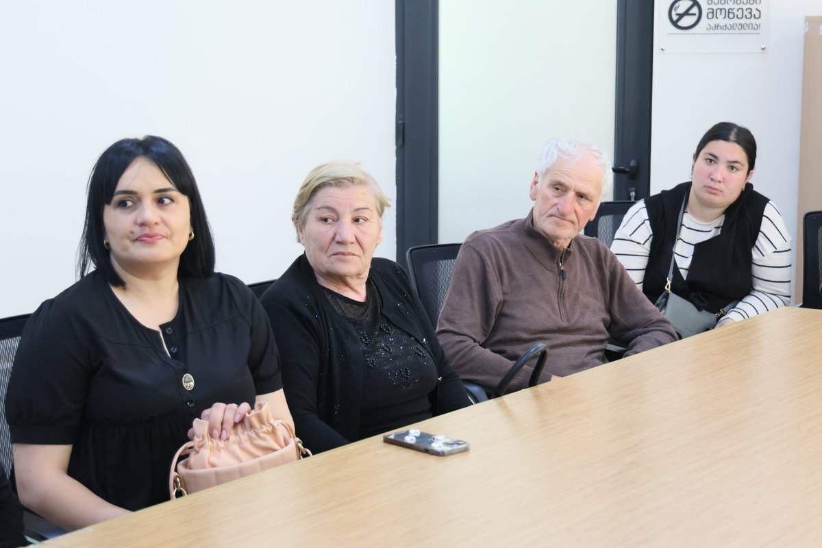 On May 29,  the Public Defender of Georgia, Levan Ioseliani, met with residents of Mejvriskhevi and Akhalubani villages located near the occupation line in Gori municipality. 🔗tinyurl.com/ythtac6m