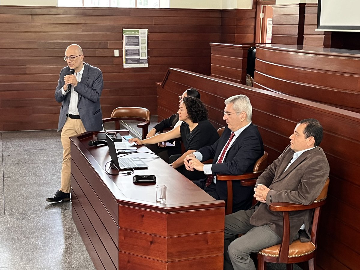 fdcps_unal's tweet photo. #EventosFDCPS A esta hora iniciamos nuestro Conversatorio Un Nuevo Pacto Digital: entre algoritmos y leyes, evento organizado por el grupo de investigación en justicia constitucional #DECONS y el Semillero Alan Turing. Transmisión: https://t.co/TroQkiHNL9 https://t.co/zais8nISYa