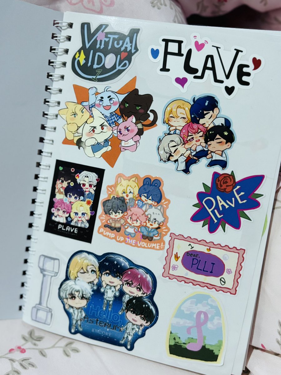 pllisdeh's tweet photo. IHHH SETUJUUU kalian harus beli sticker book !!! jadi keinget ini stiker hasil ultah euno &amp; cfxx belum kutempel https://t.co/1na4AYzPXH