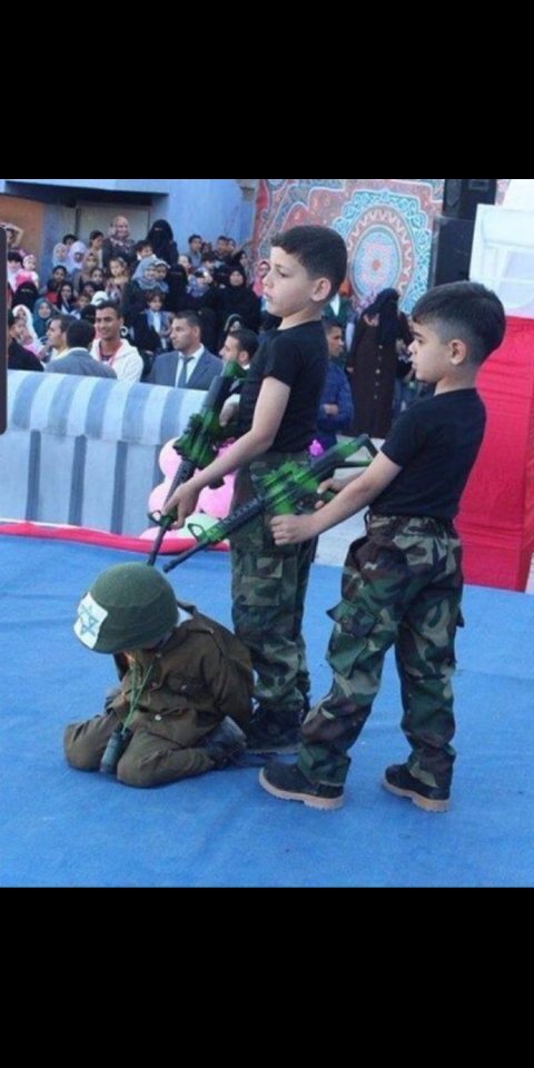 GroverLuca2701's tweet image. CAUSAS DEL EXTREMISMO VIOLENTO
Las ideologias y religiones extremistas radicales tienen por doctrina la inducción de una defensa #FERREA de su idea de pensamiento
Desde la niñez tienen #ODIO #RENCOR contra los que ellos consideran #ENEMIGOS y están dispuestos a matar O morir