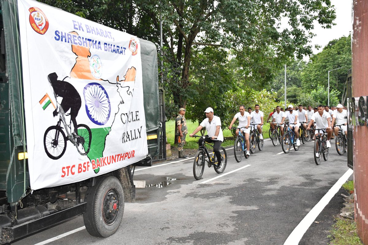 stcbsfnb's tweet image. @stcbsfnb marked the observance of #EkBharatShreshthaBharat with a spirited Unity Run &amp;amp; Cycle Rally on the theme of national integration. Flagged off by Sh R.K. Srivastava, Comdt, the event saw enthusiastic participation of All ranks, especially the Mahila recruits
@EBSB_Edumin