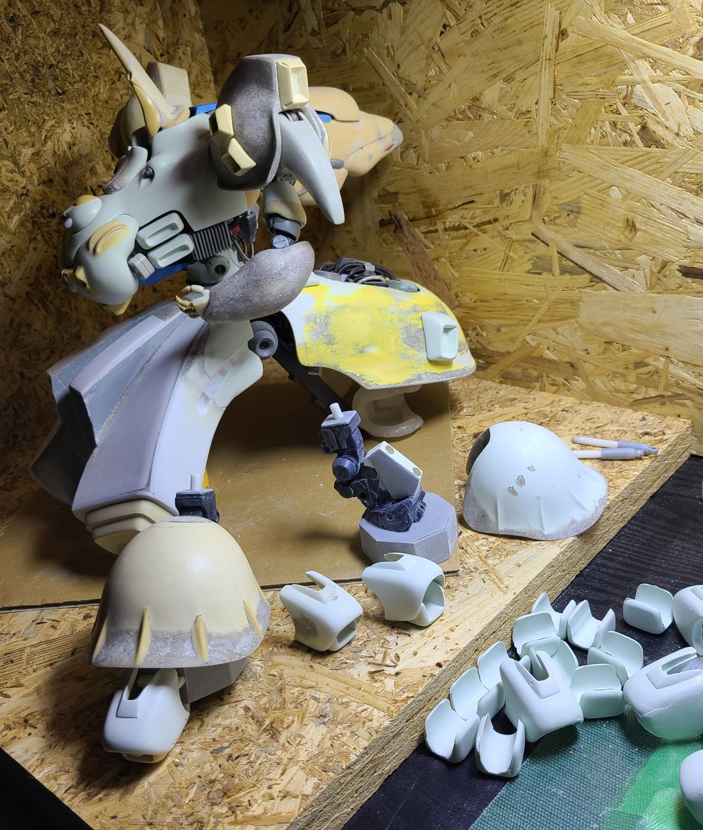 x9ltWKdJS441909's tweet image. #分かる人にだけ分かればいい
16分の3‼️
を通過中ですが、😭16個を同じ型で抜いても仕上げのヤスリがけでコンマ数ミリは違いが出るだろうが、それもまた 良
ホバーパーツ16個は脱着可能にしましたので塗装しやすいでしょッ✌️