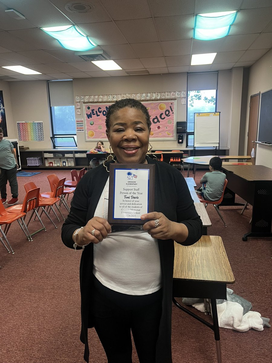 Celebrating outstanding work is a highlight of the end of the year for me. Congratulations to Mrs. Bilby Teacher of the Year, Miss Small Rising Star, and Miss Davis Support Staff Person of the Year.🎉🎊