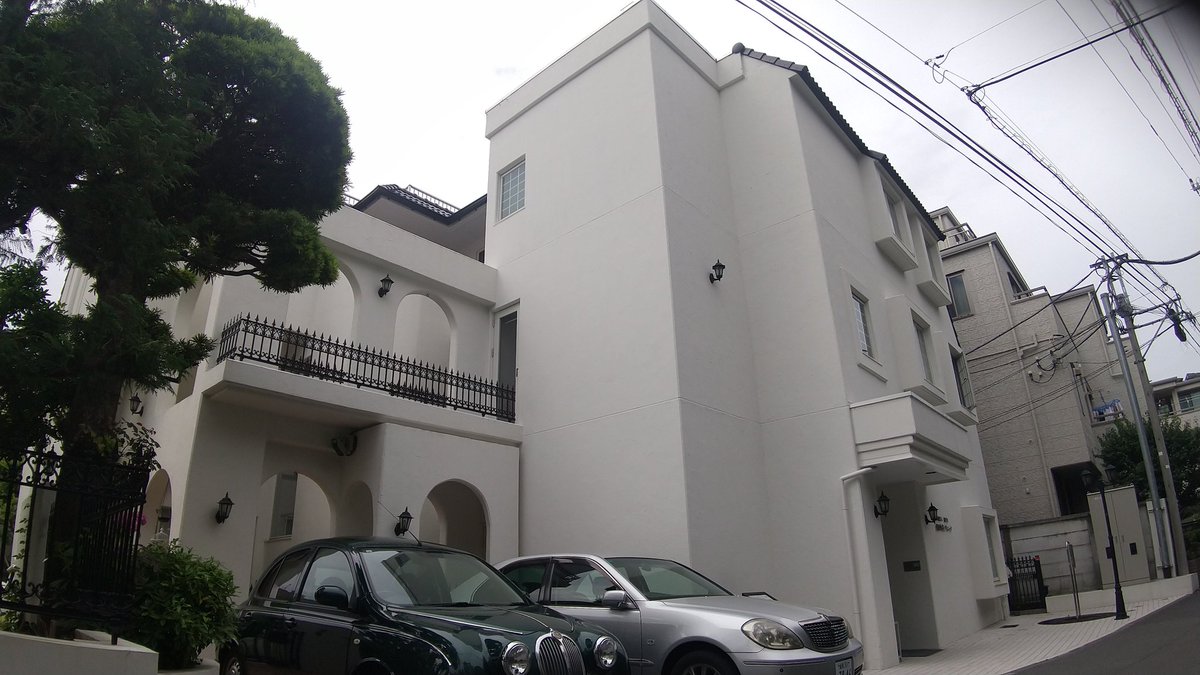 asmtzen's tweet photo. 神奈川に行く前にいつもより出発し、藤田嗣治の旧アトリエ兼住居へ寄りました🖼️
潮来出身の村山密の師匠にあたる。

現在は須田外科クリニックになっており、新宿区の指定史でしっかり残っている❗️

#藤田嗣治
#レオナール藤田
#TsugujiFoujita
#村山密
#潮来市 https://t.co/Ce7jk7DcrY