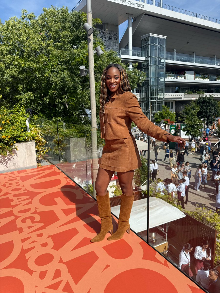 SloaneStephens's tweet image. Roland Garros, but make it fashion and forehands 🤎