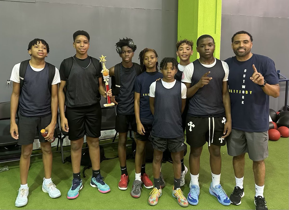 CoachCDorsey's tweet image. Cool experience... I’ve been able to train and coach my son’s team the last couple of months 🫶🏽 and we won our first 13u tournament 🏆
#FatherandSon