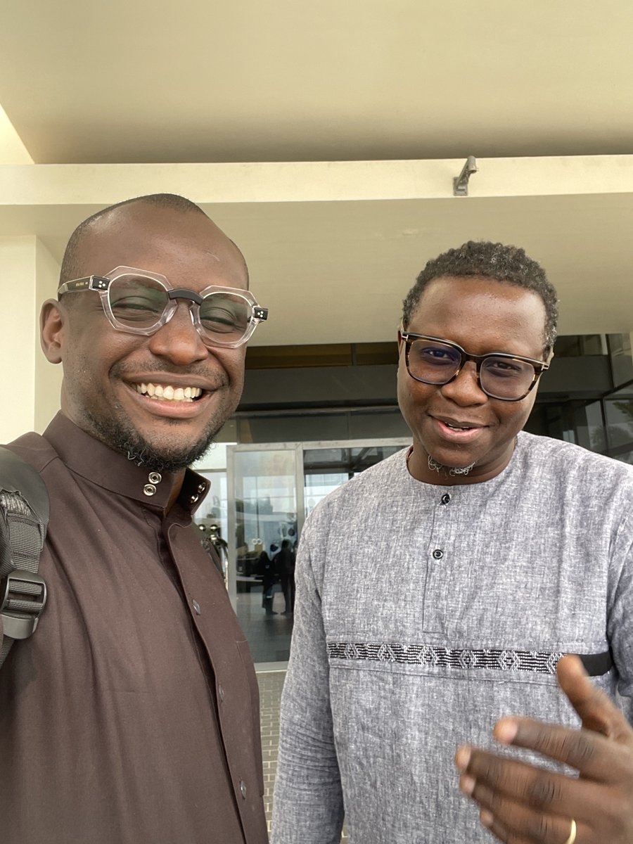 dembagueye's tweet photo. 1. Serigne @basileniane, plus qu’un frère, notre compagnonnage dure depuis 15 ans au moins. Nous avons mené nos luttes les plus marquées de 2009~2010 à 2012, créé et animé les hashtags #kebetu, #Sunu2012 (le Président Abdoulaye Wade le connaît bien celui-là)… C’est durant ces années que nous avons été les premiers agents du site @seneweb, qui était déjà Leader au temps et qui diffusait entre autre grâce aux tweets et posts Facebook d’une communauté naissante, les images, sans filtres, des premiers lignes des manifestations réprimées par Abdoulaye Wade. 

Avec d’autres comme @cypher007 ( le précurseur des Campagnes #SunuCause, #Sunu2012, #AfrictiVistes, et bien d’autres…), Pape Ousmane, @mountcisse, Seydina Ndiaye, Papinho Diouf, Fonseca, Ibou Dieng, Seydou Badiane, Anna Gueye, @mashanubian et bien d’autres, nous avons cheminé et fait ce que nous pensions juste, aux moments où il fallait le faire. 

Bien entendu les plus belles lignes de cette amitié qui a traversé les années se sont écrites en compagnie de nos familles respectives (…) 

Alhamdoulillah 😇