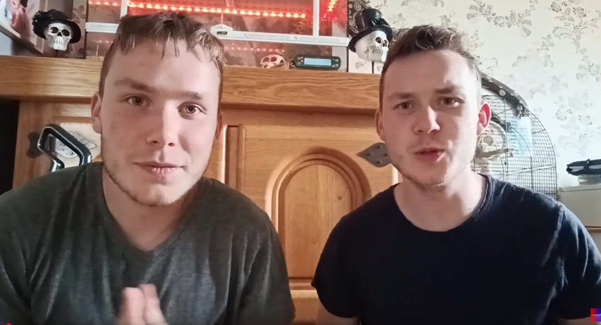 blcobs25's tweet image. Liam et Vincent s'ils ne spammaient pas les extérieurs.