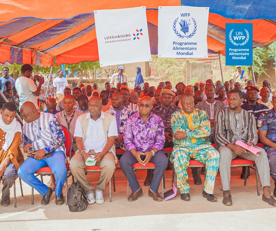 WFP_BurkinaFaso's tweet image. à Dori le 22 mai dernier, le Représentant pays a lancé le Centre d’Apprentissage et Multimédia aux côtes du Haut-Commissaire du Seno. C'est le Fruit de l’étroite collaboration entre le Gouvernement du #Burkina_Faso 🇧🇫, le PAM, la Commune de Dori & le Grand-Duché de Luxembourg 🇱🇺