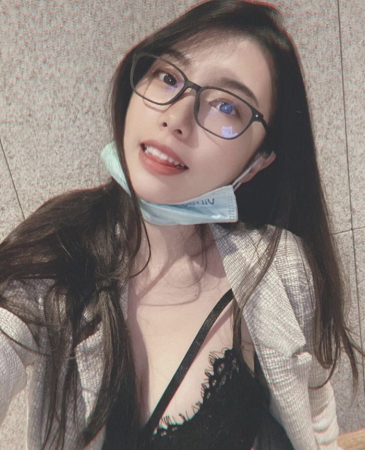 DouglasRip75210's tweet photo. 我可以幫你口交 
本人素顏
幫你清槍  
但你要幫我舔奶頭  
奶脹到不行  有夠敏感  
喜歡舔打【喜歡】   
給你看我的大奶照片 https://t.co/koYpfZgize