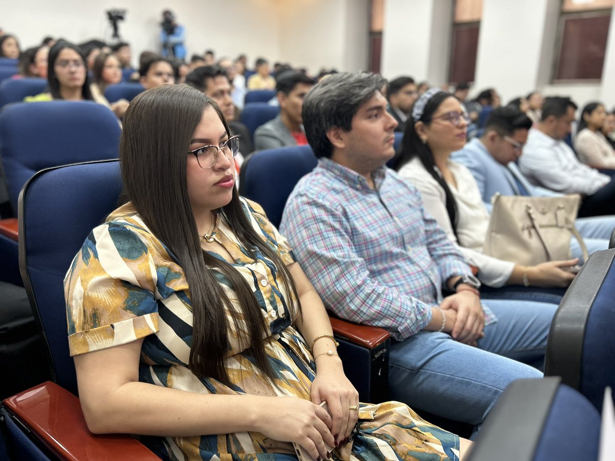 La vicepresidenta de la <a href="/CorteConstEcu/">Corte Constitucional</a>, Karla Andrade Quevedo, abrió el ciclo de conferencias con una intervención sobre los retos que enfrenta la Corte en el diseño de medidas de reparación integral, para asegurar una justicia efectiva en cada caso.