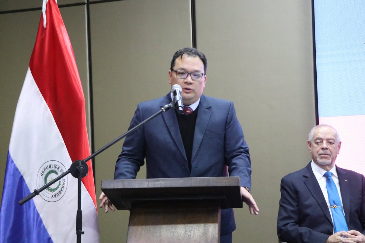 📍 El Lic. Gustavo Nakamura (Perú) presenta los ejes del Foro “Paraguay y las Nuevas Oportunidades Económicas: El Rol de la Soberanía frente a China”.

Enmarca el debate con una visión regional y estratégica.
#IDPPS #ForoInternacional #Soberanía