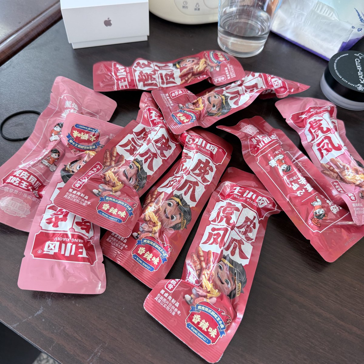 0enn7's tweet photo. 一个赞吃一包 https://t.co/qpG9UTiUYC