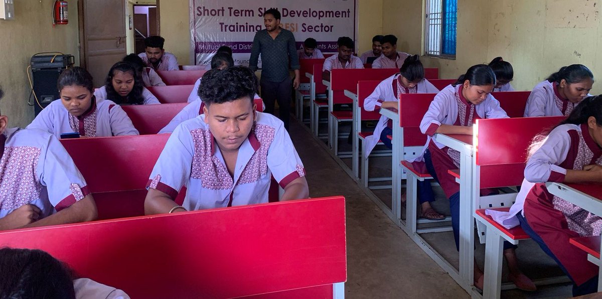 Niyatee_Org's tweet image. Assessment helped students to evaluate their grasp of key financial concepts&amp;amp;workplace readiness.Most participants demonstrated a strong understanding of topics such as savings,loans&amp;amp;digital transactions.Additionally,improvements in communication.
#districtemploymentofficer #OSDA