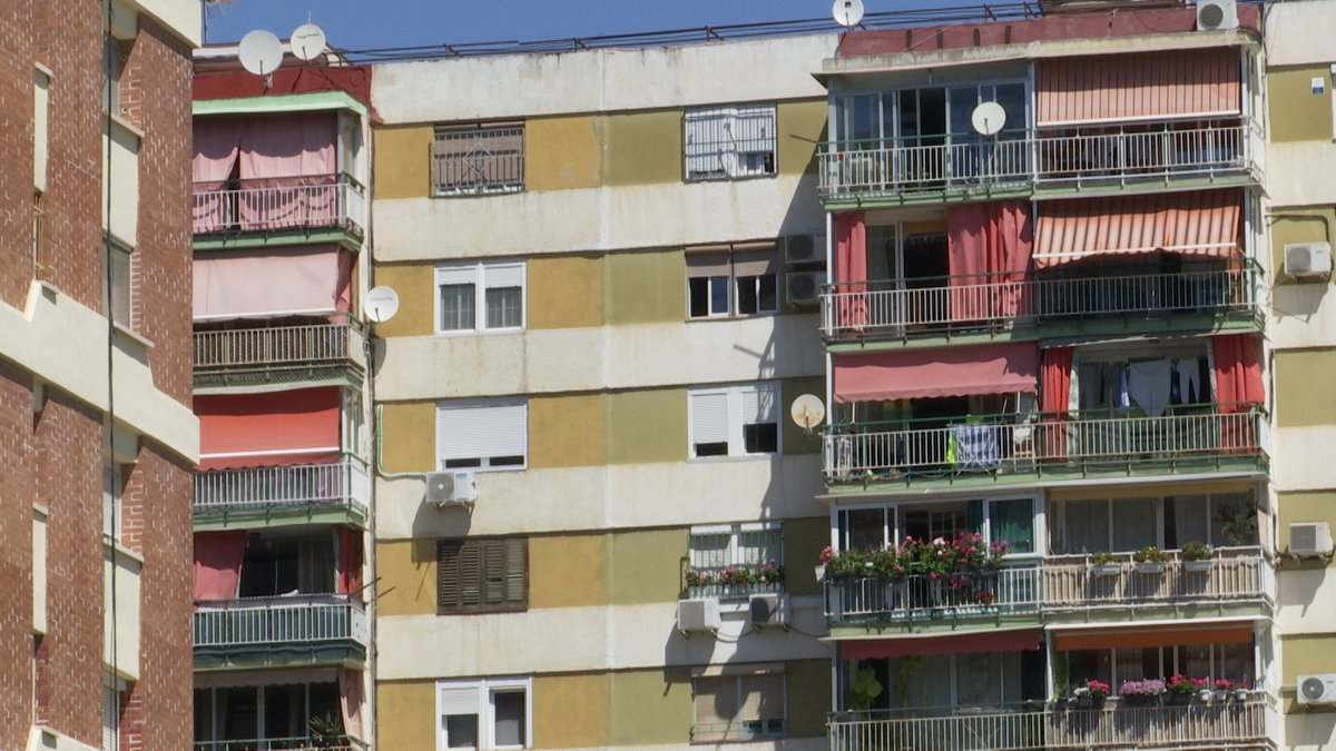 🔴Entitats de Bellvitge signen un manifest de rebuig als moviments que fomenten el discurs de l’odi al barri. 
Davant la creació de patrulles urbanes i la publicació a xarxes de missatges criminalitzant a persones i col·lectius. 

lhdigital.cat/noticies/entit…