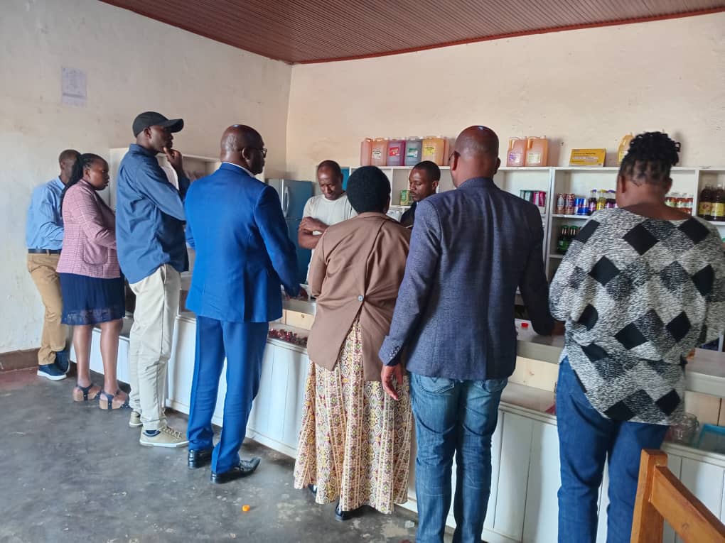 Nyaruguru District (@nyarugurudistr) on Twitter photo Kibeho: Nyuma yo kuganira n'ibyiciro by'abayobozi,
<a href="/RwandaParliamnt/">Rwanda Parliament</a> yasuye ahatangirwa serivisi za
@IremboGovna, ECIMs, CS Kibeho n'imitangire ya EBM harebwa uko serivisi zitangwa, imbogamizi zihari kugira ngo hakorwe ubuvugizi ku nzego bireba. Kibeho: Nyuma yo kuganira n'ibyiciro by'abayobozi,
<a href="/RwandaParliamnt/">Rwanda Parliament</a> yasuye ahatangirwa serivisi za
@IremboGovna, ECIMs, CS Kibeho n'imitangire ya EBM harebwa uko serivisi zitangwa, imbogamizi zihari kugira ngo hakorwe ubuvugizi ku nzego bireba.